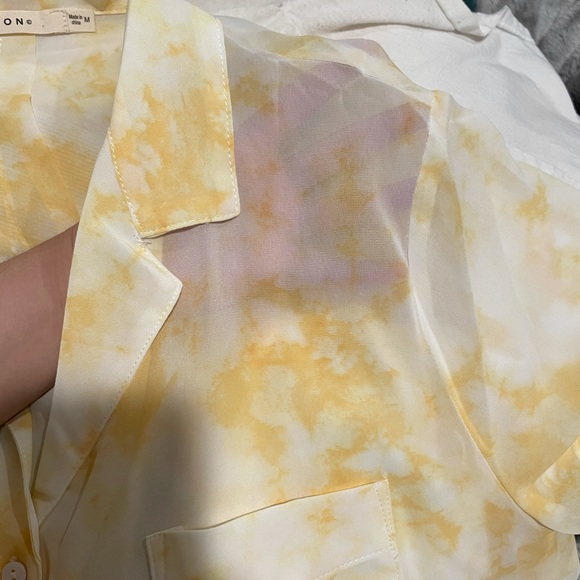 🆕🚨Sheer button down blouse - Picture 3 of 3